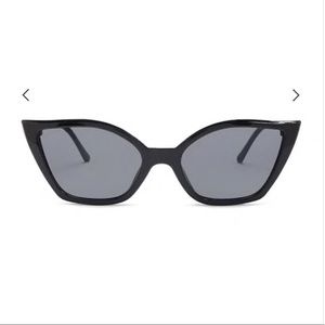 Cat eye sunnies